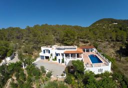Holiday villa in Ibiza with private pool