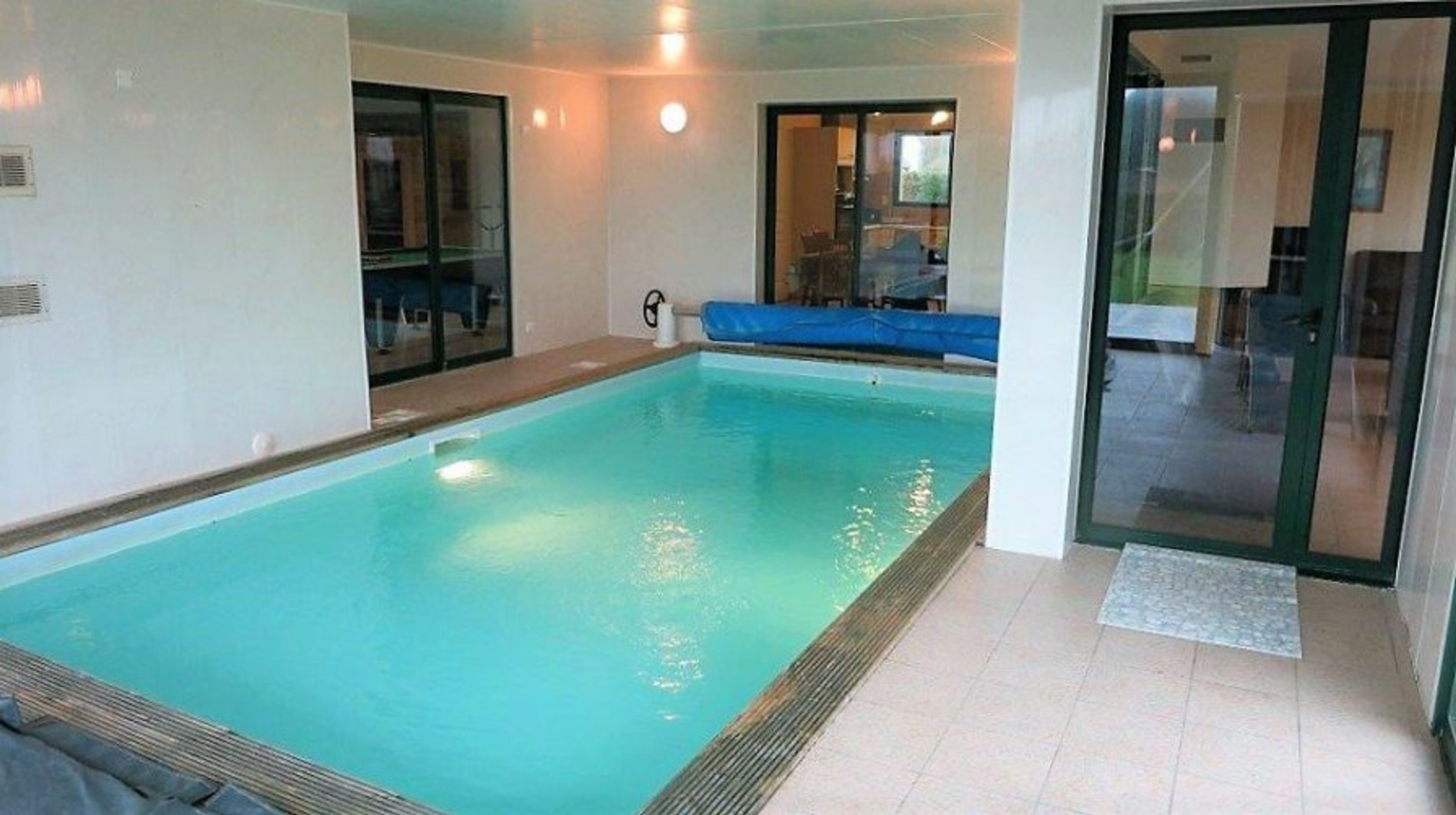 Private indoor heated pool. Heated (28°c). Counter current swimming.