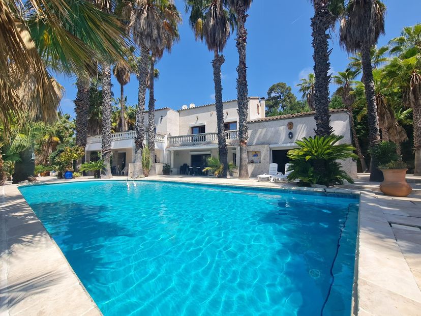 Villa in Village-Saint Julien-Saint Pierre, the South of France