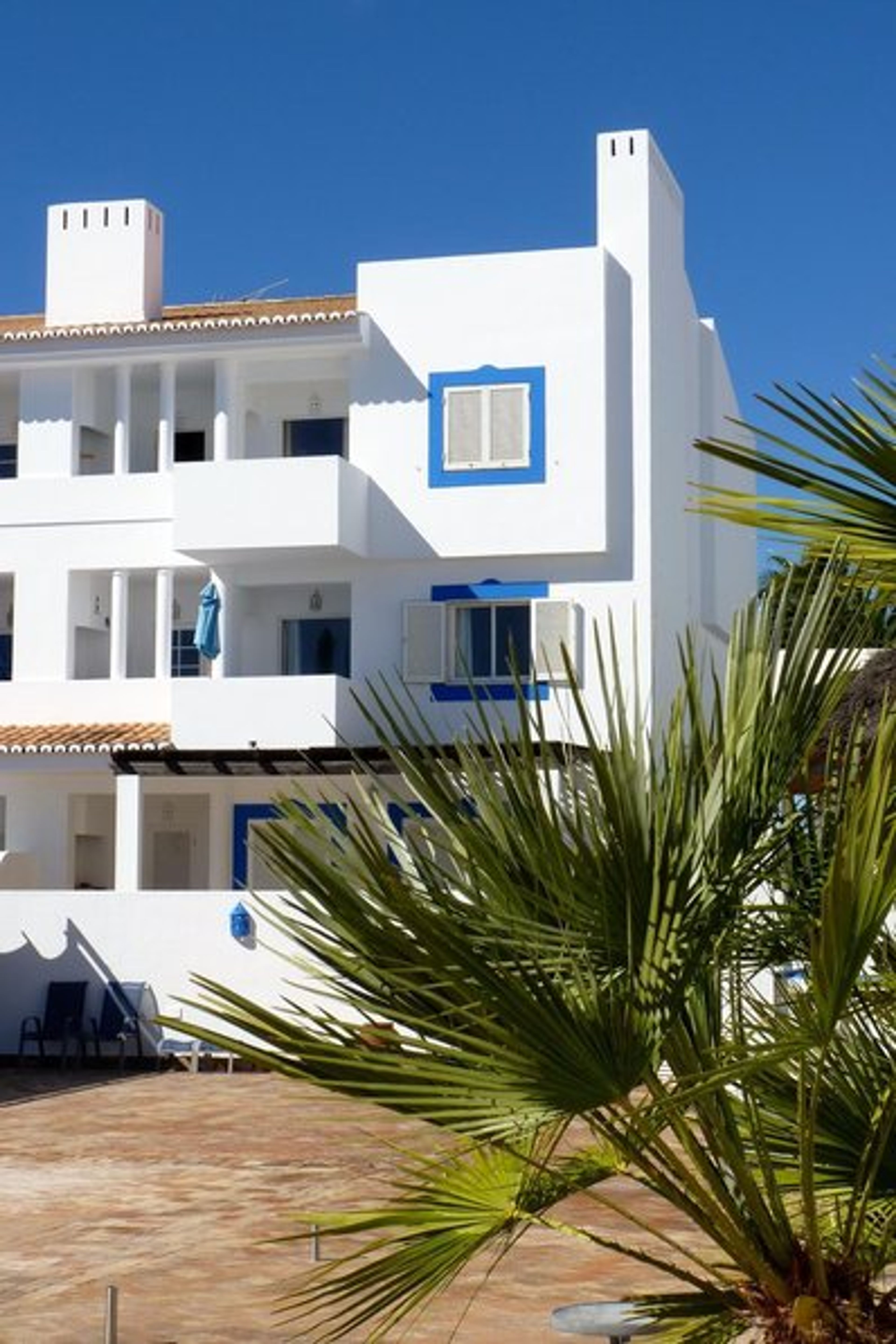 Apartment (top floor) with view over swimming pools to Bay of Lagos