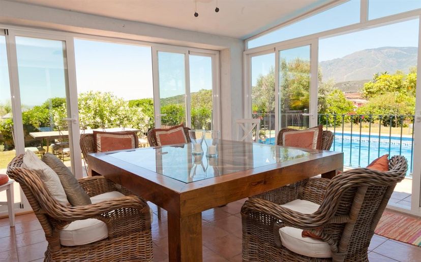 Villa in Spain, Estepona: Inside dining area - just off the kitchen with vie