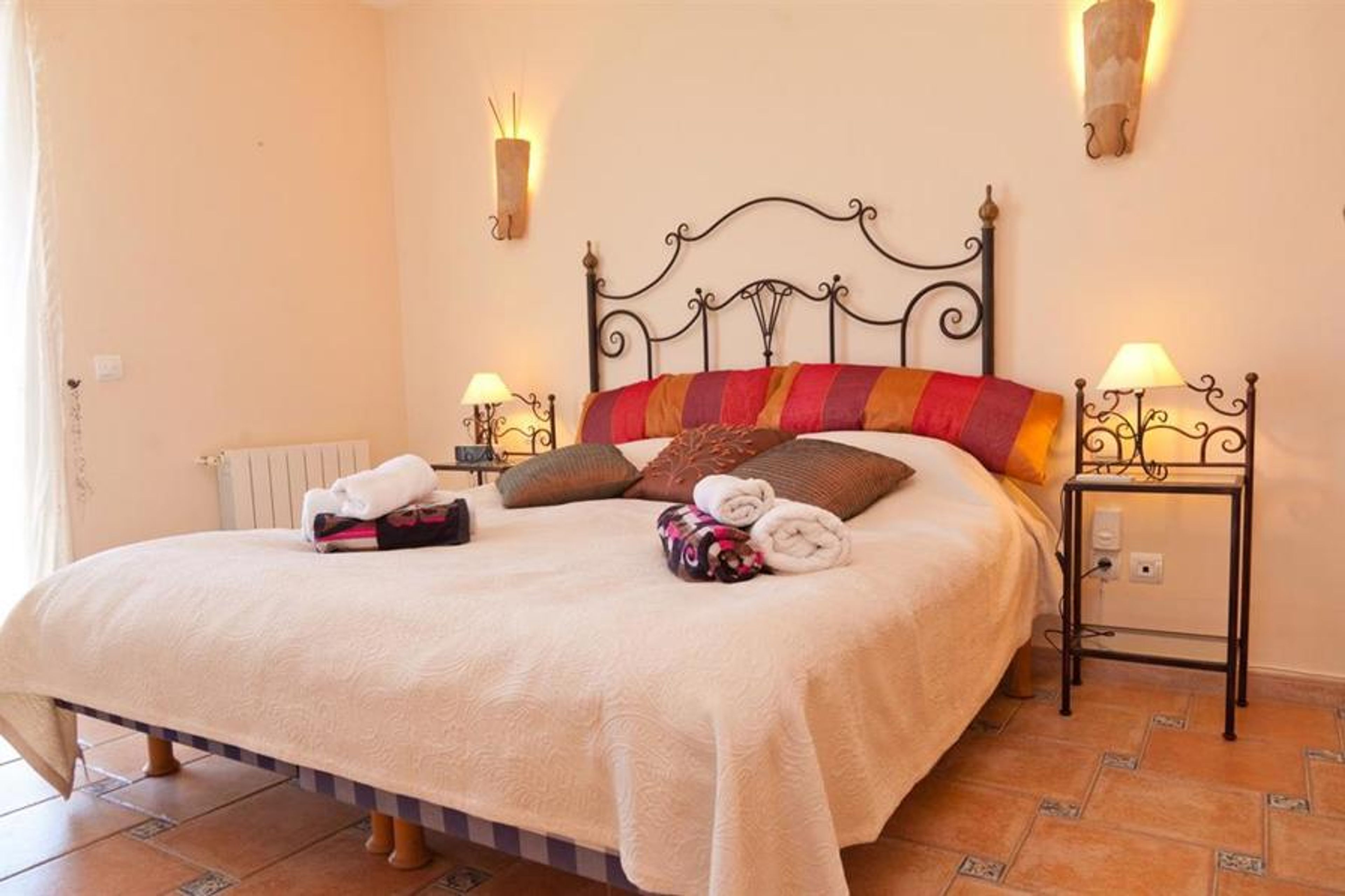 Second bedroom with two single beds on the first f