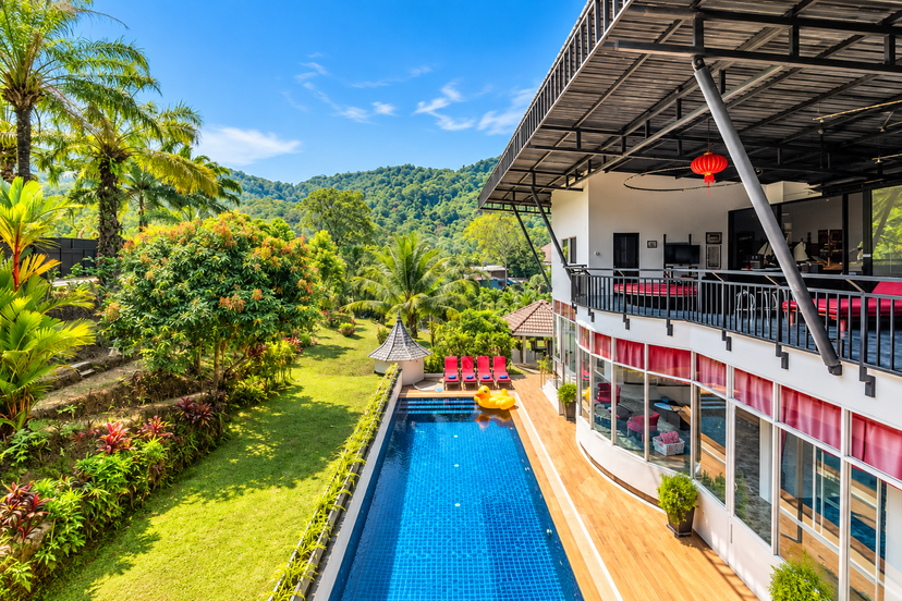 Villa in Thailand, Chalong: Villa and view