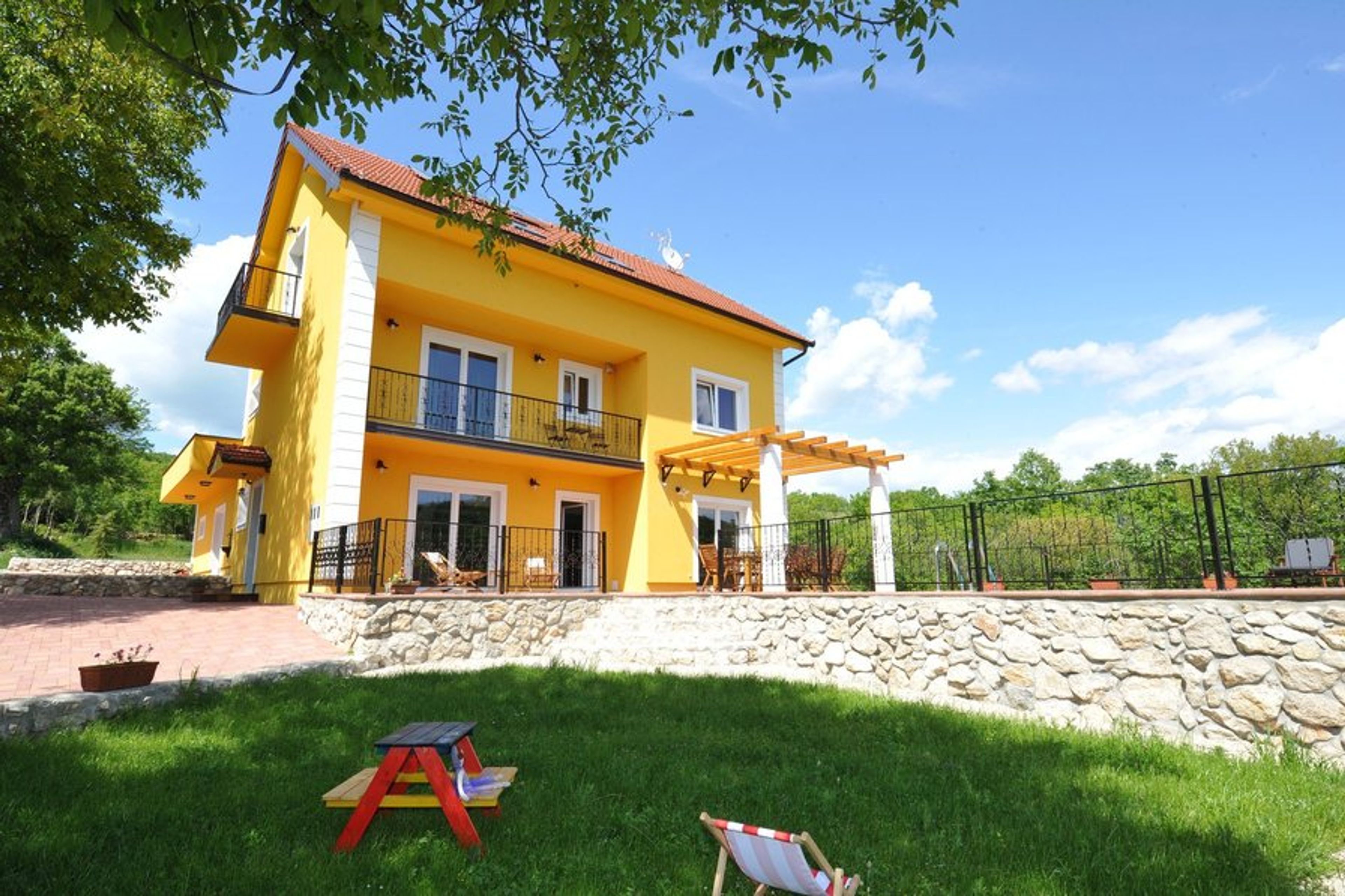 DETACHED HOLIDAY HOME WITH POOL - VILLA TIJARA, CROATIA