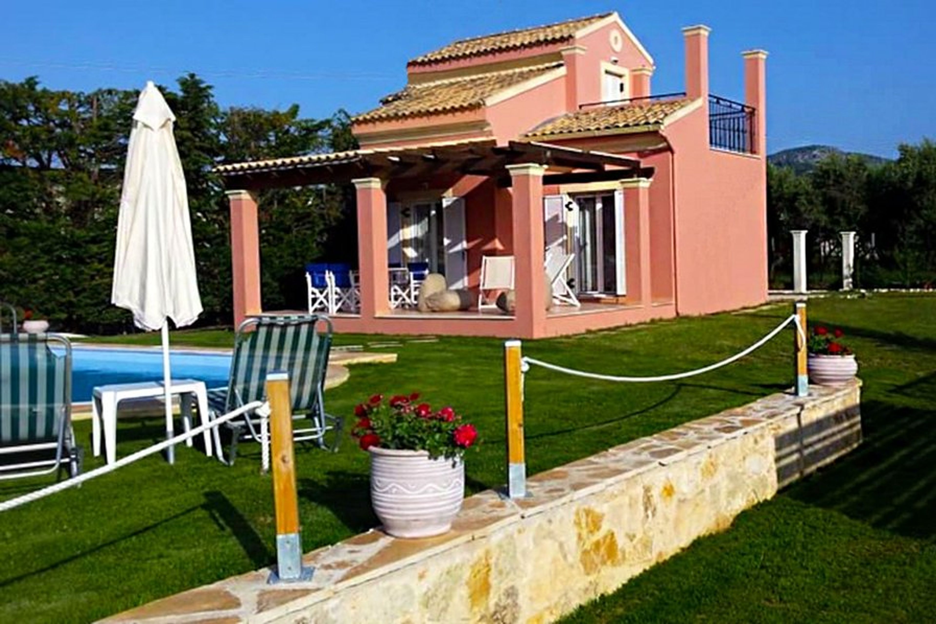 The other Maisonette with private pool