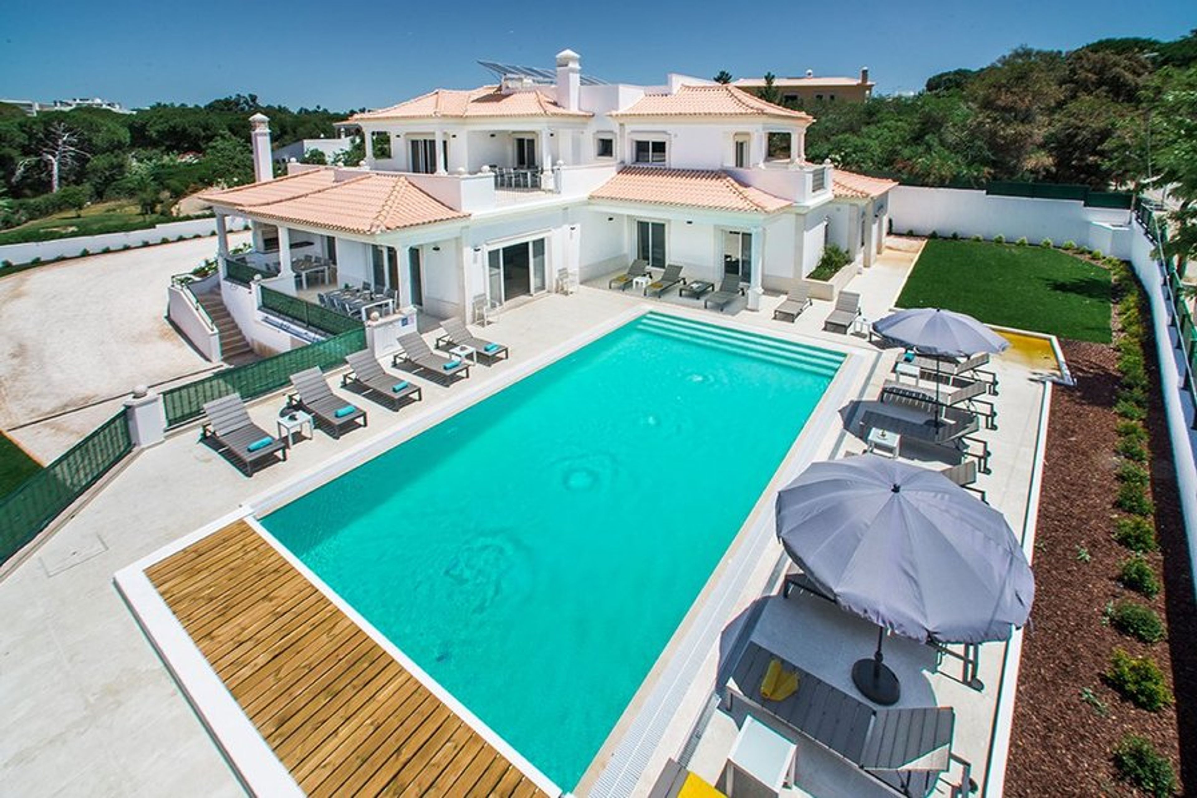 Hugh Private Pool with surrounding sun loungers