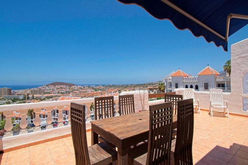 Holiday apartments in South Tenerife from £33 Clickstay