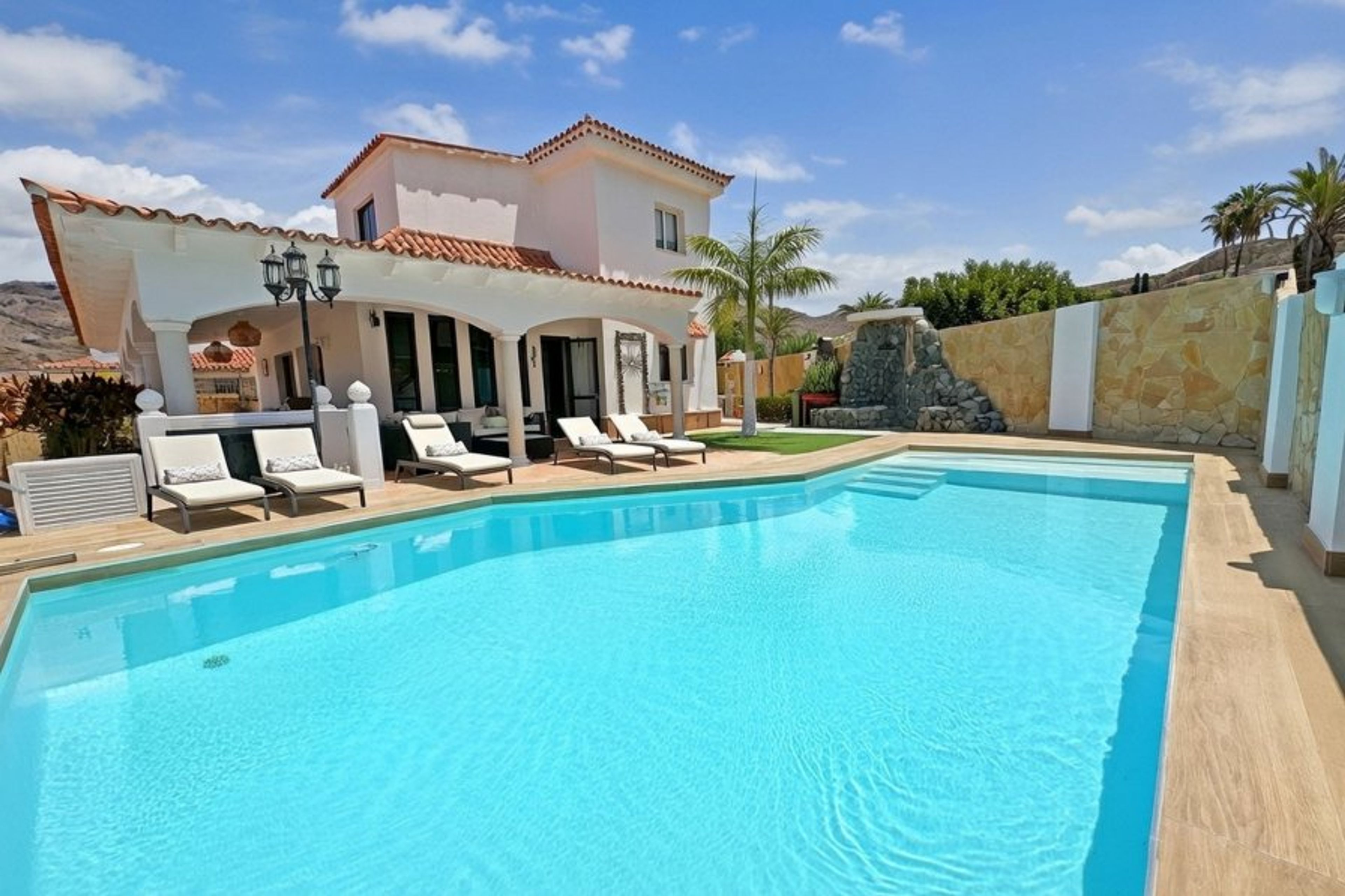 Villa Lucia with heated private pool and 5 bedrooms