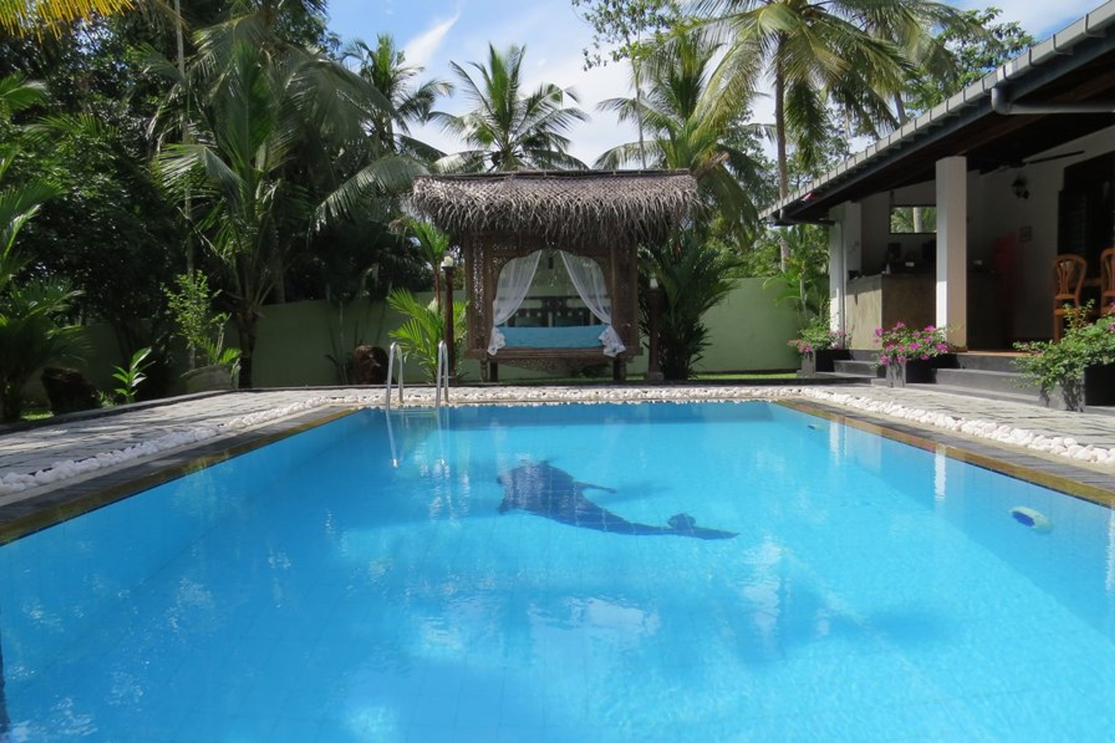 Private villa and pool with easy access to the beach and Hikkaduwa