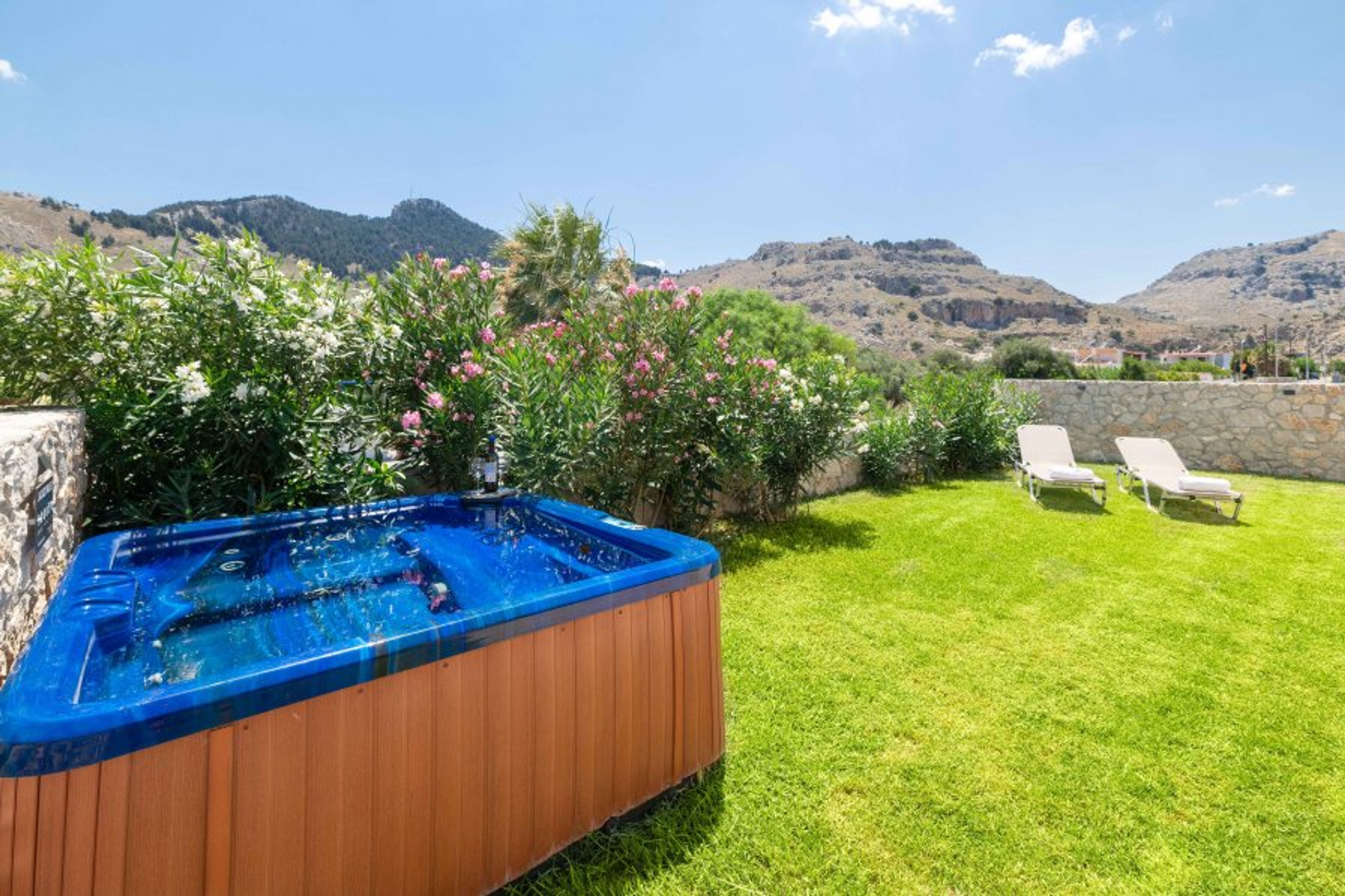 private jacuzzi on your garden 