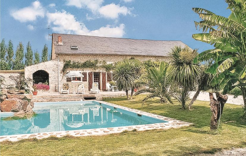 Villa in Les Magnils-Reigniers, France