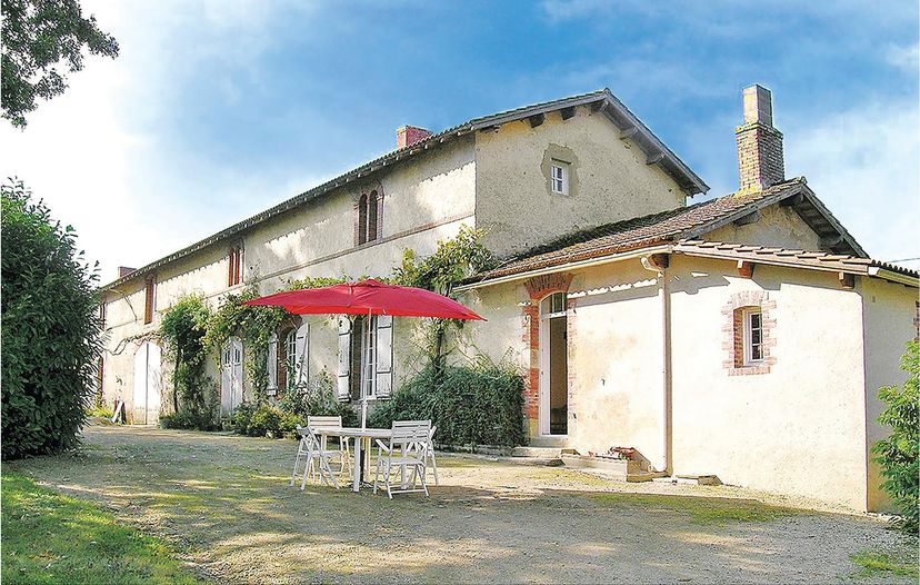 Villa in La Chapelle-Hermier, France