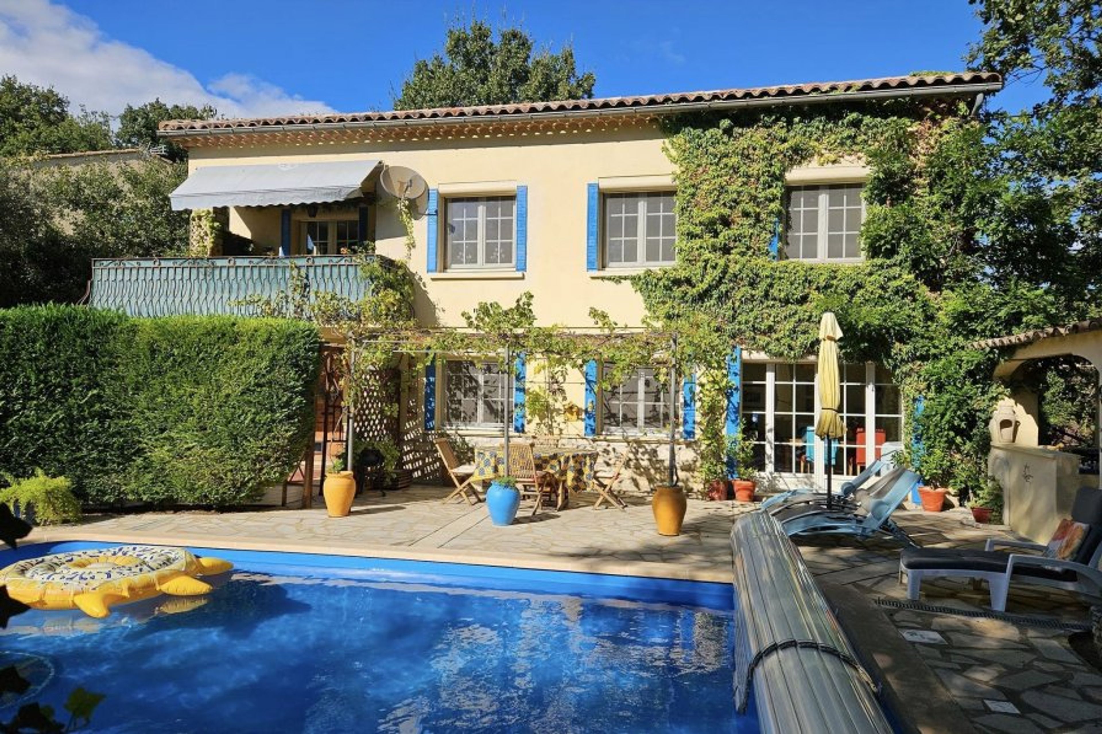 Ground floor apartment with EXCLUSIVE use of patio and pool