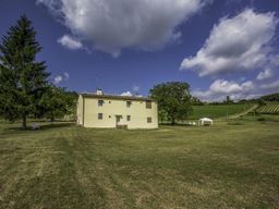 Florence Province farm house to rent