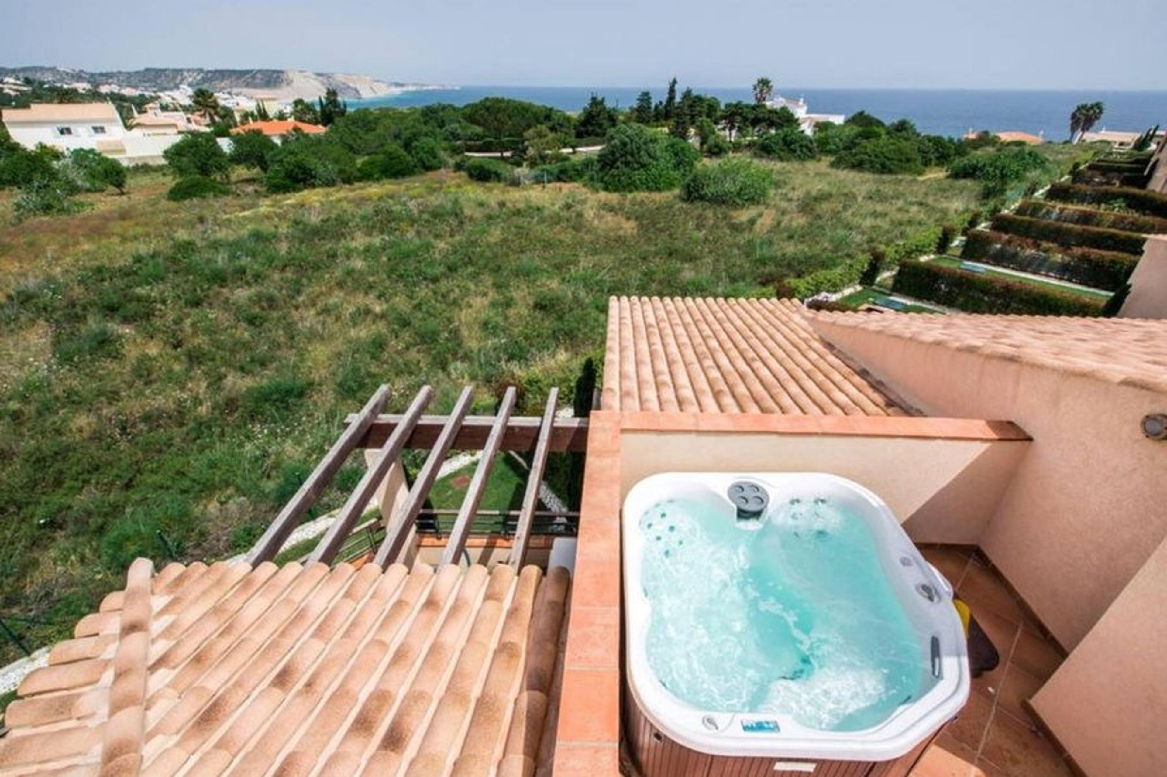 Private roof terrace with jacuzzi 