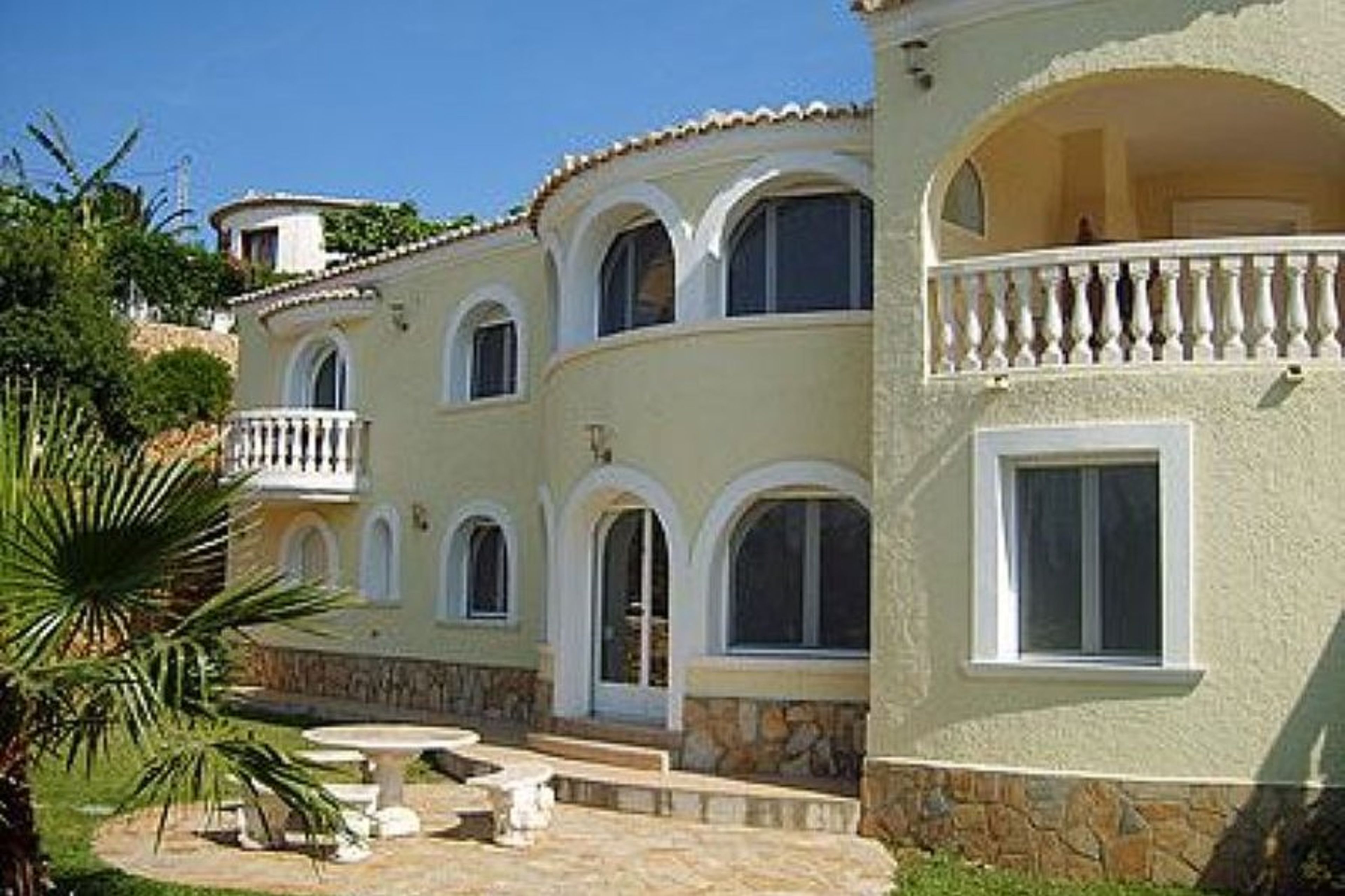 Garden with door leading to 2nd lounge