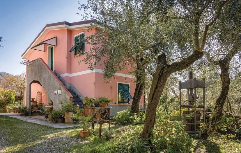 Villa in Facciù, Italy