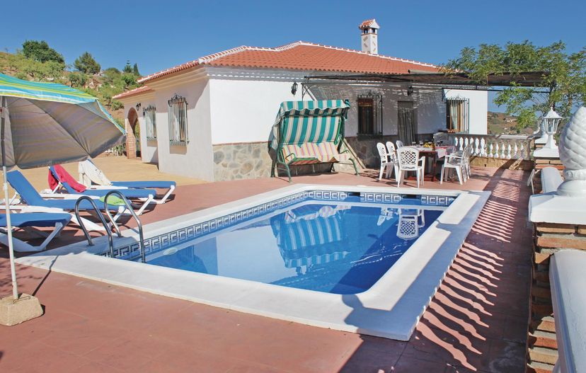 Villa in Sayalonga, Spain