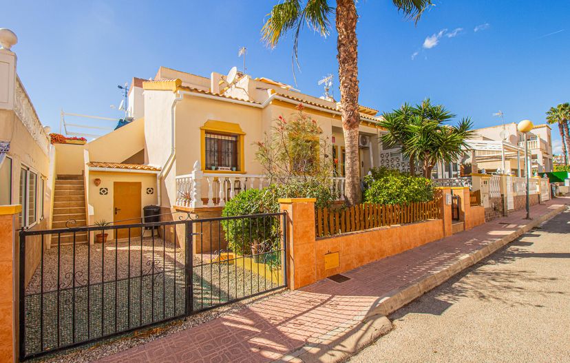 Villa in Urbanización La Florida, Spain
