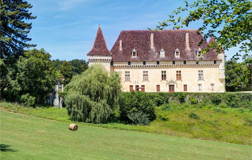 Villa in Saint-Martin-des-Combes, France
