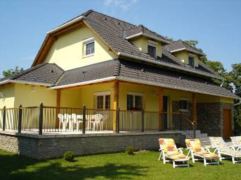 House in Vonyarcvashegy, Hungary: Back of house