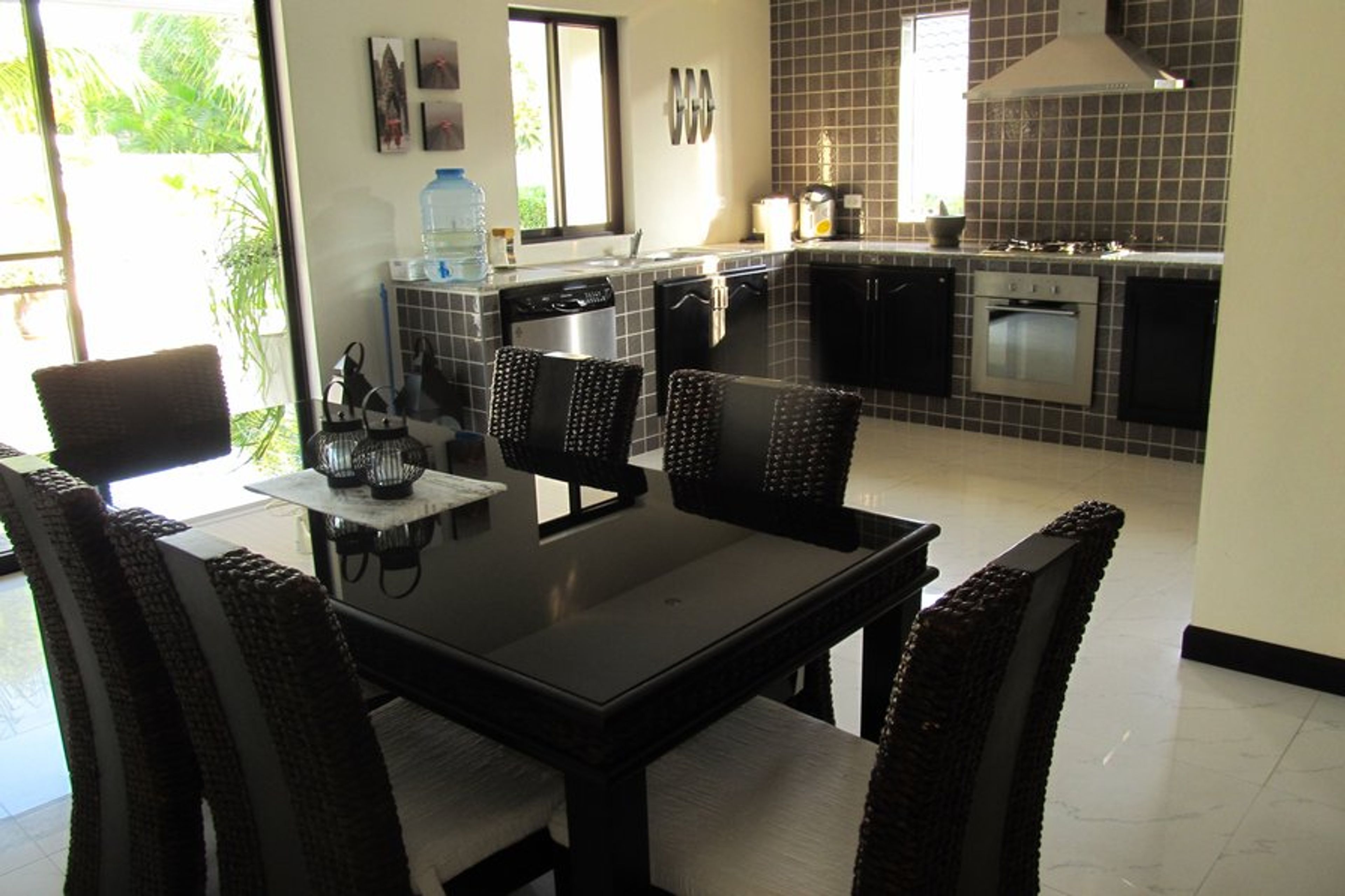 Dining & Kitchen area