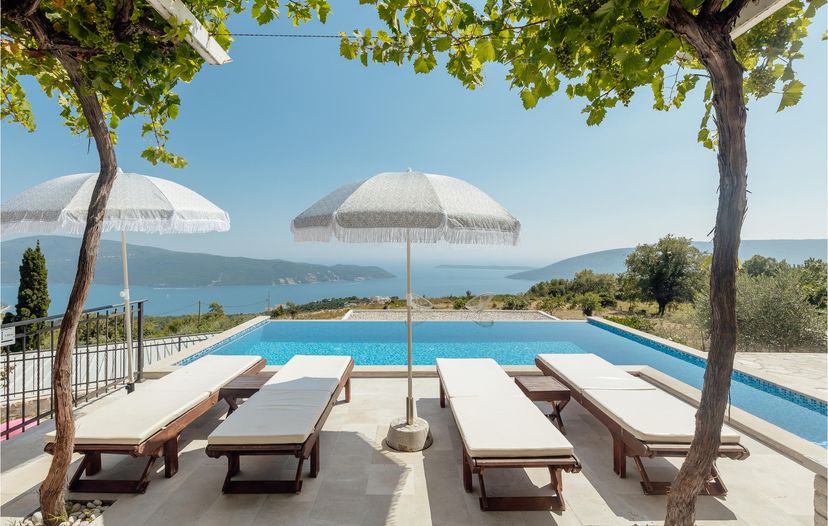 Villa in Herceg Novi, Montenegro