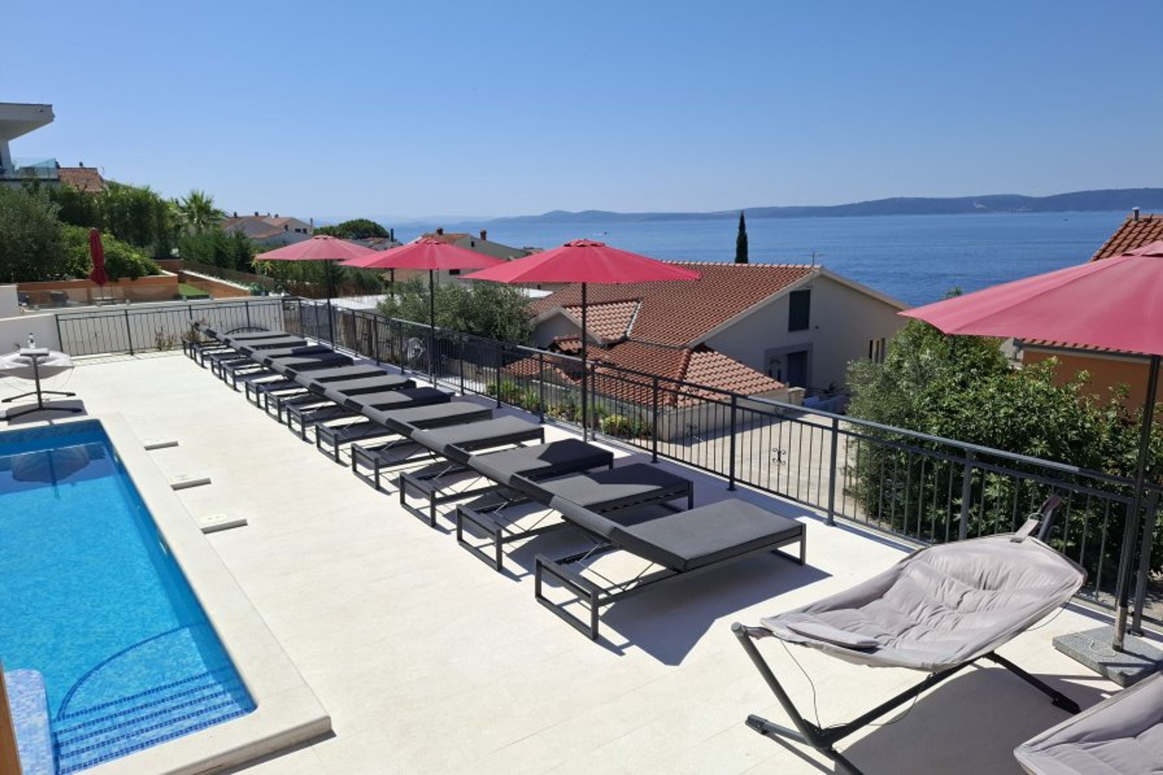 Heated swimming pool, sundeck, patio, sunbeds