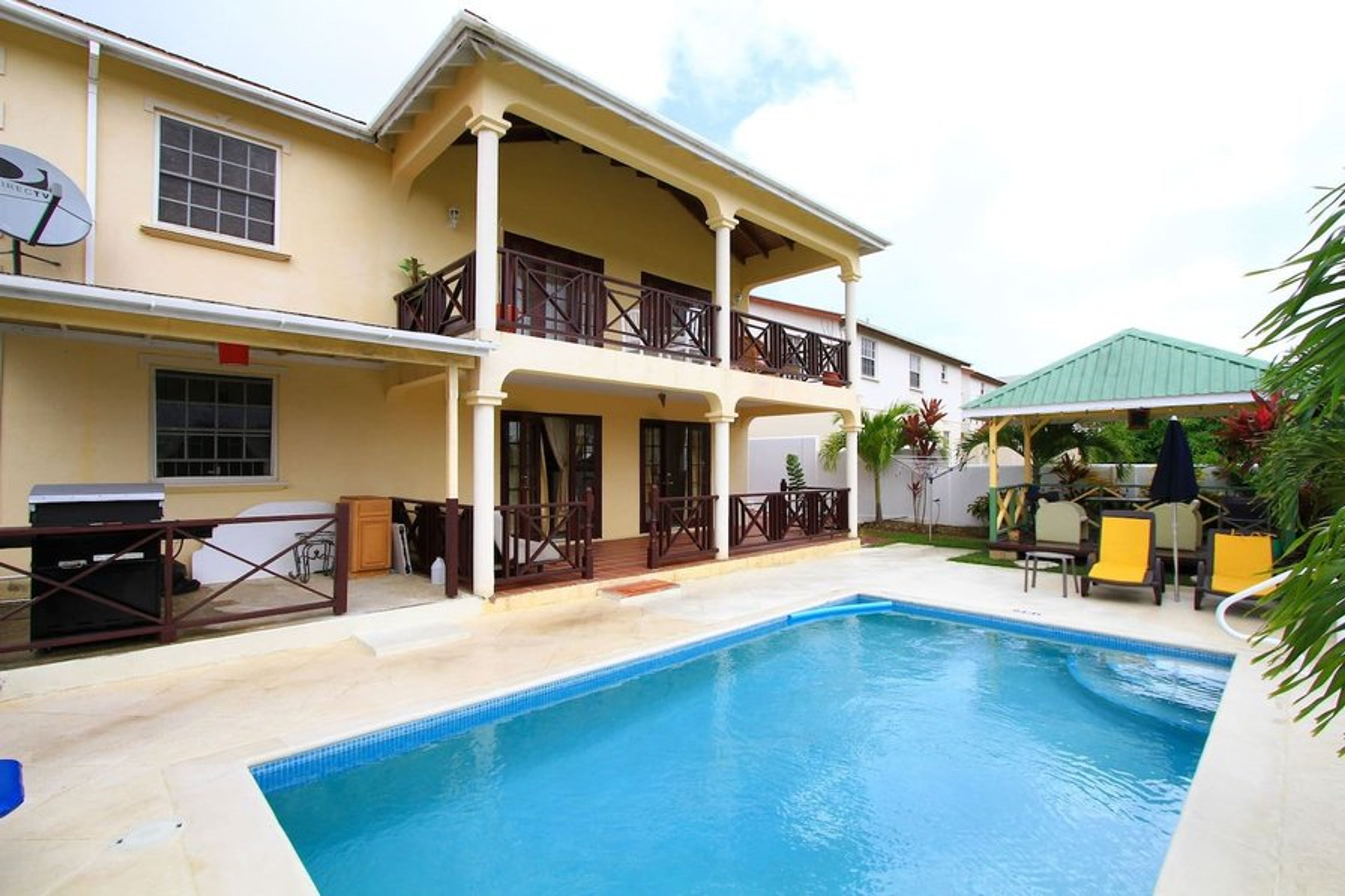 Pool/patio area -Sungold House
Hibiscus patio is upstairs