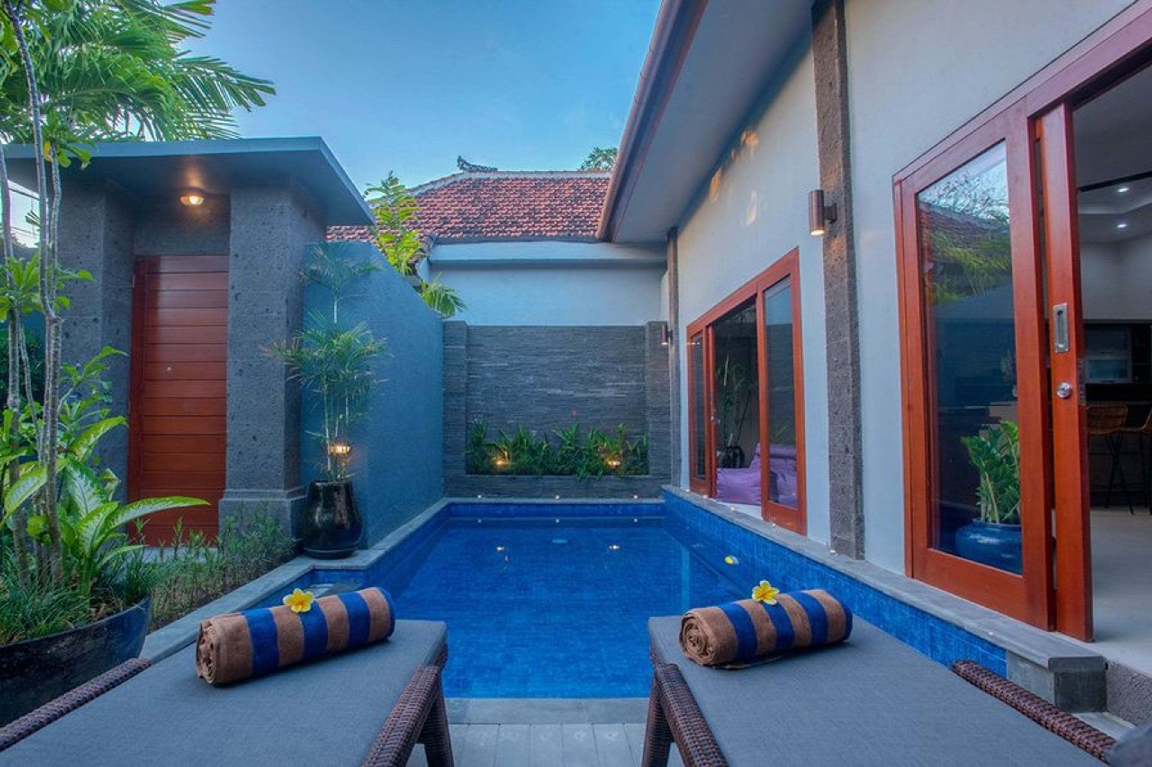 BEAUTIFUL CRYSTAL CLEAR POOL - View from the decked outdoor area