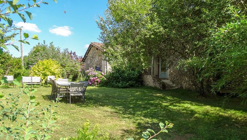 Gite in Bourrou, France