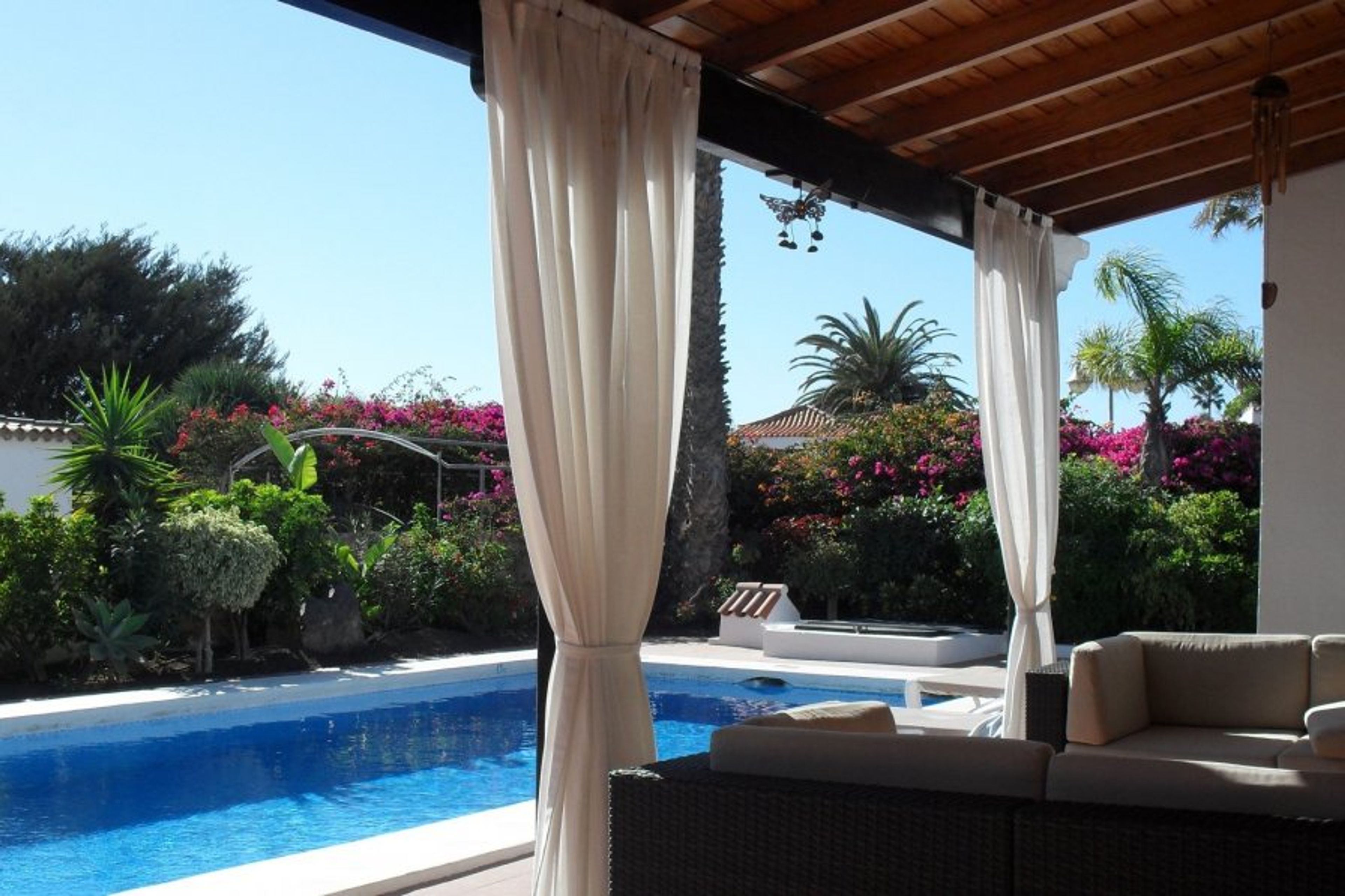 Beautiful 3 Bedroom Air Conditioned Villa with Private Pool