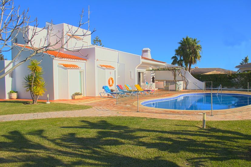 Villa in Praia da Oura, Algarve