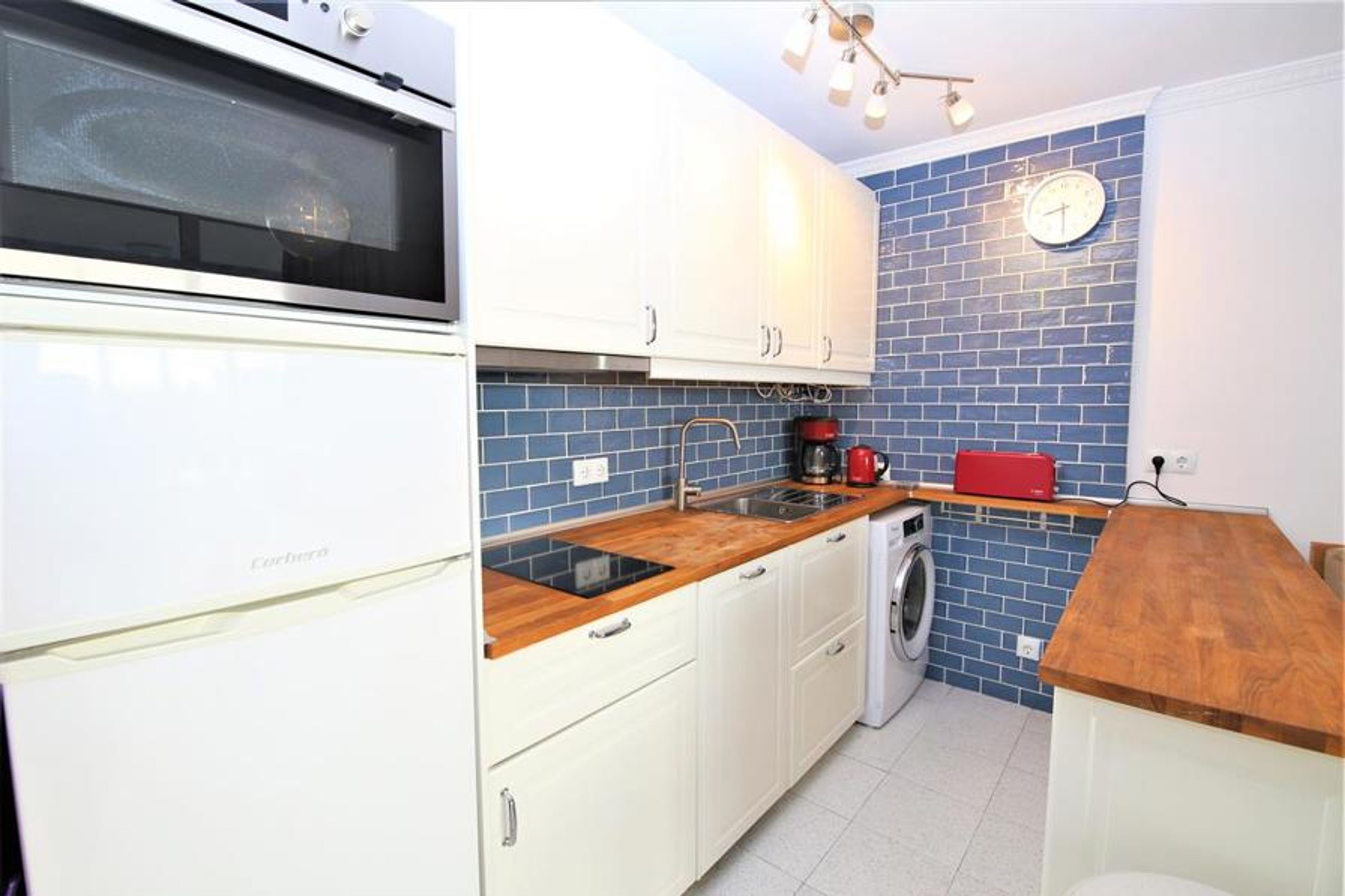 New kitchen with dishwasher, washing machine and o
