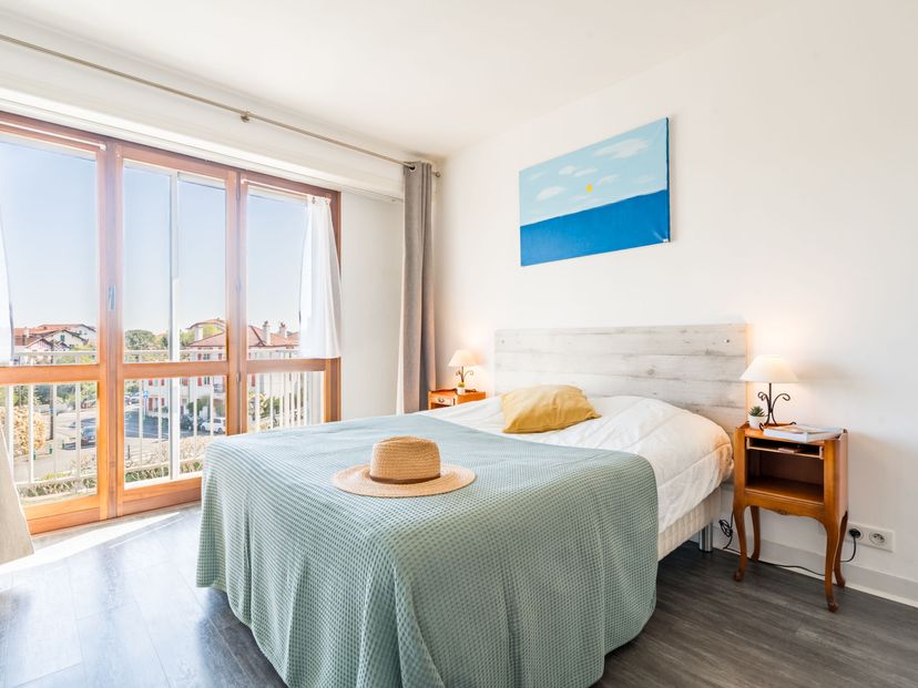 Apartment in Halles-Hurlague, France