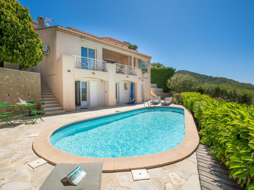 Villa in Saint-Cyr-sur-Mer, the South of France