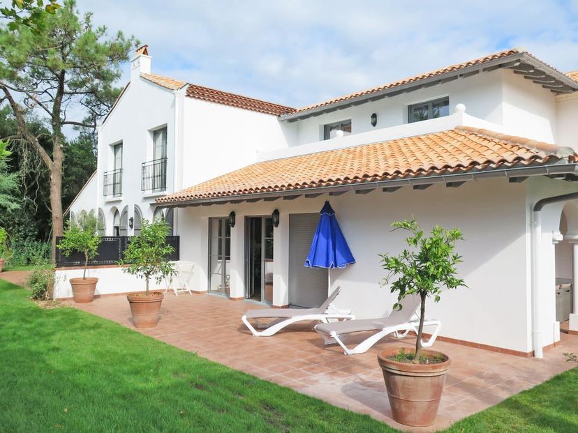 Villa in Front de Mer, France