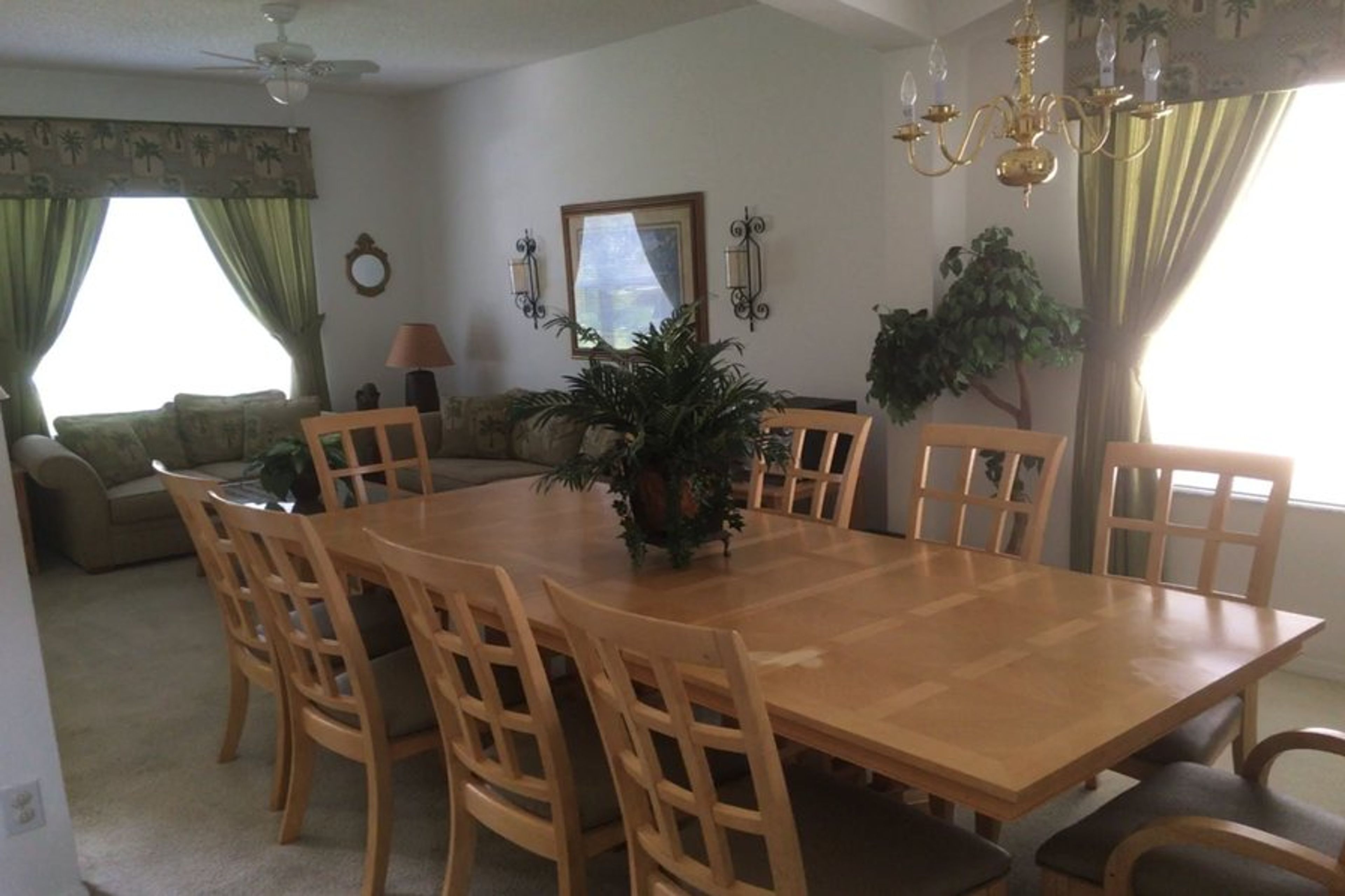 Dining room with 10 seat table 