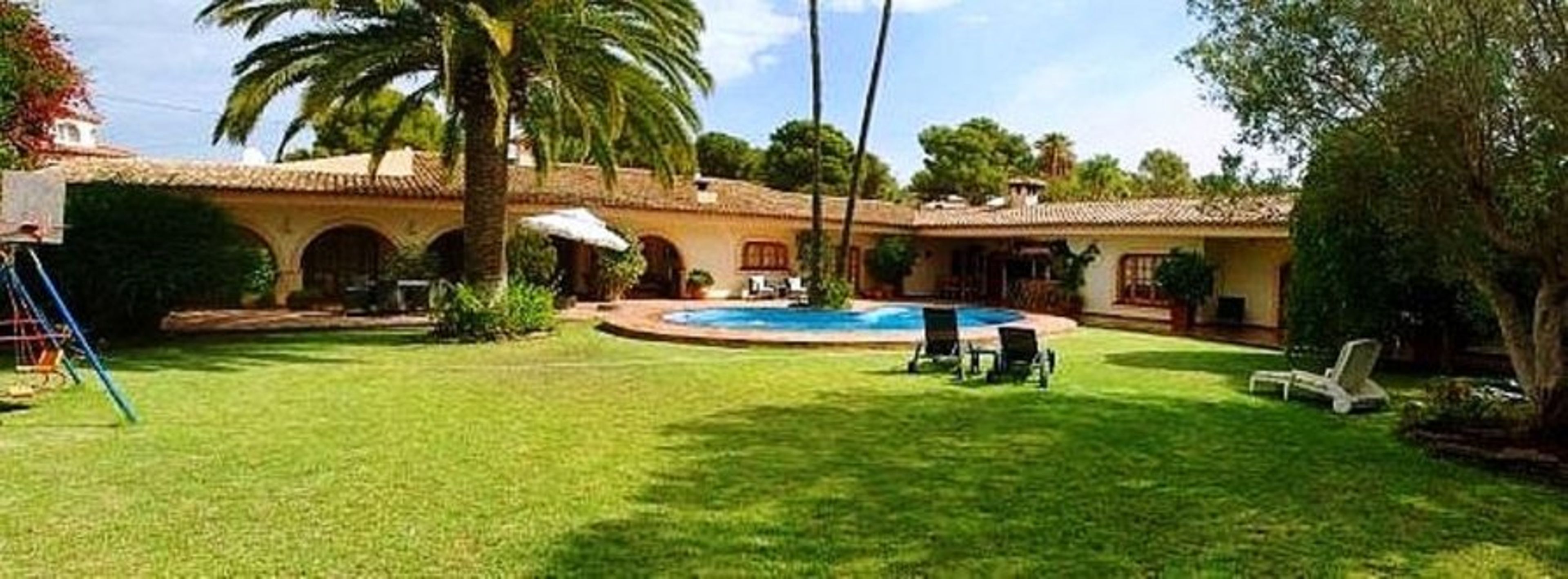Our lovely villa. Peace and Privacy - beaches and town 10 mins walk