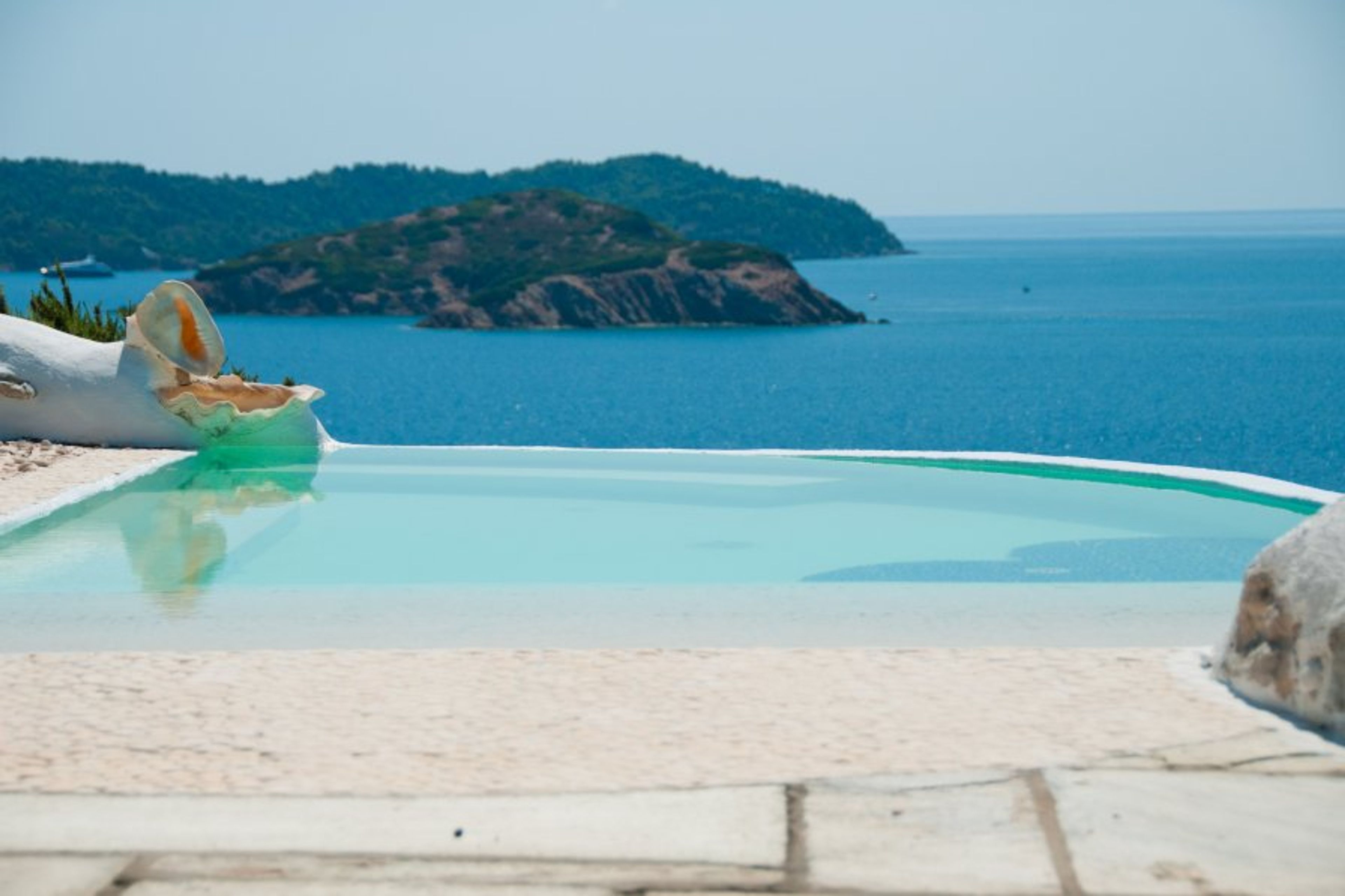 infinity jacuzzi pool view - main terrace Villa Arios
