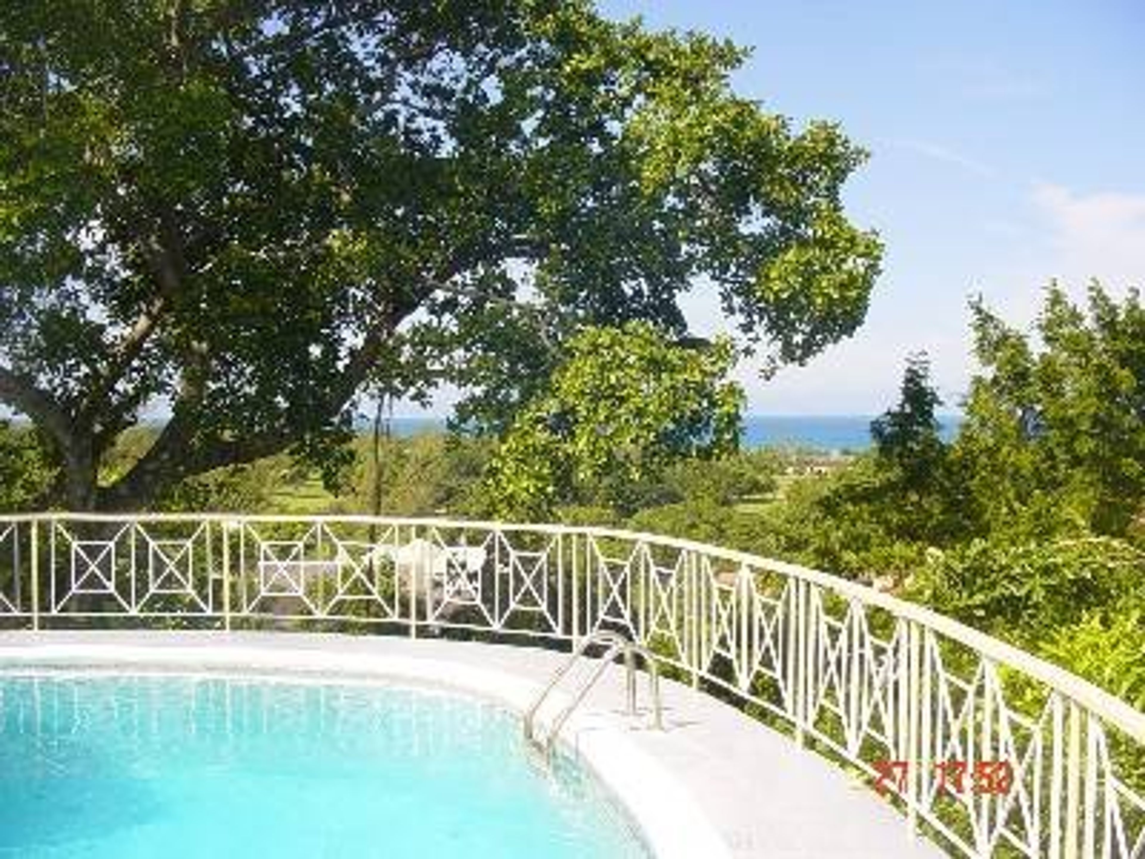 Pool view onto Carribean Sea