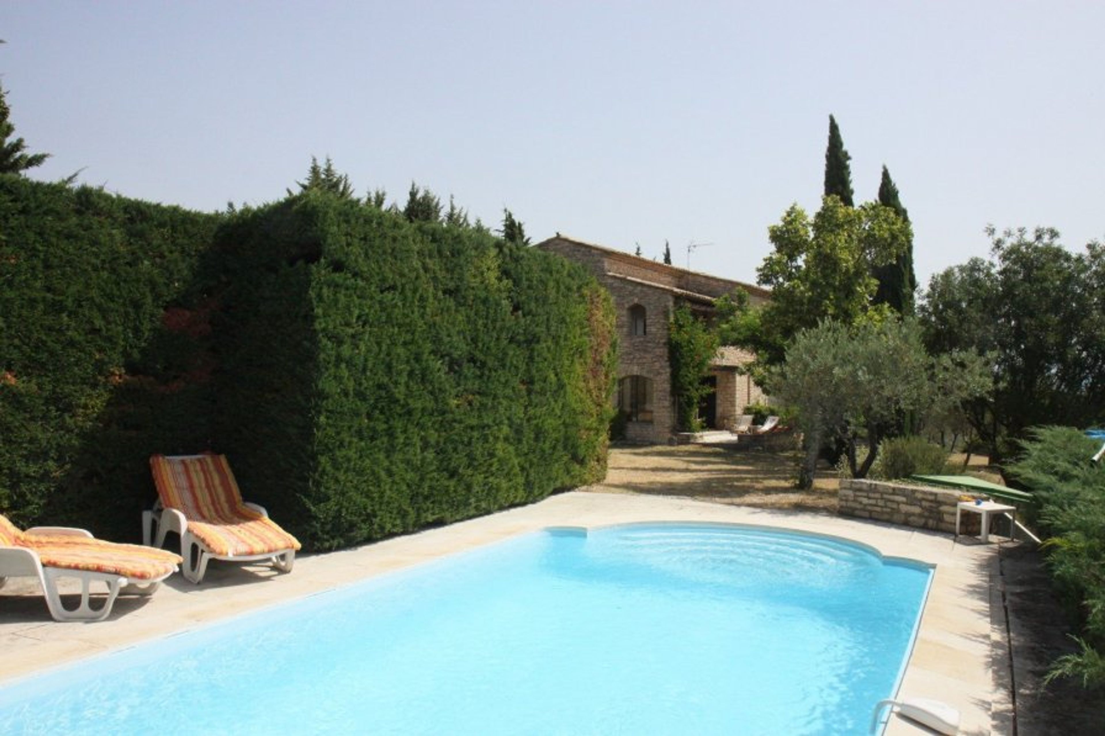 piscine et maison