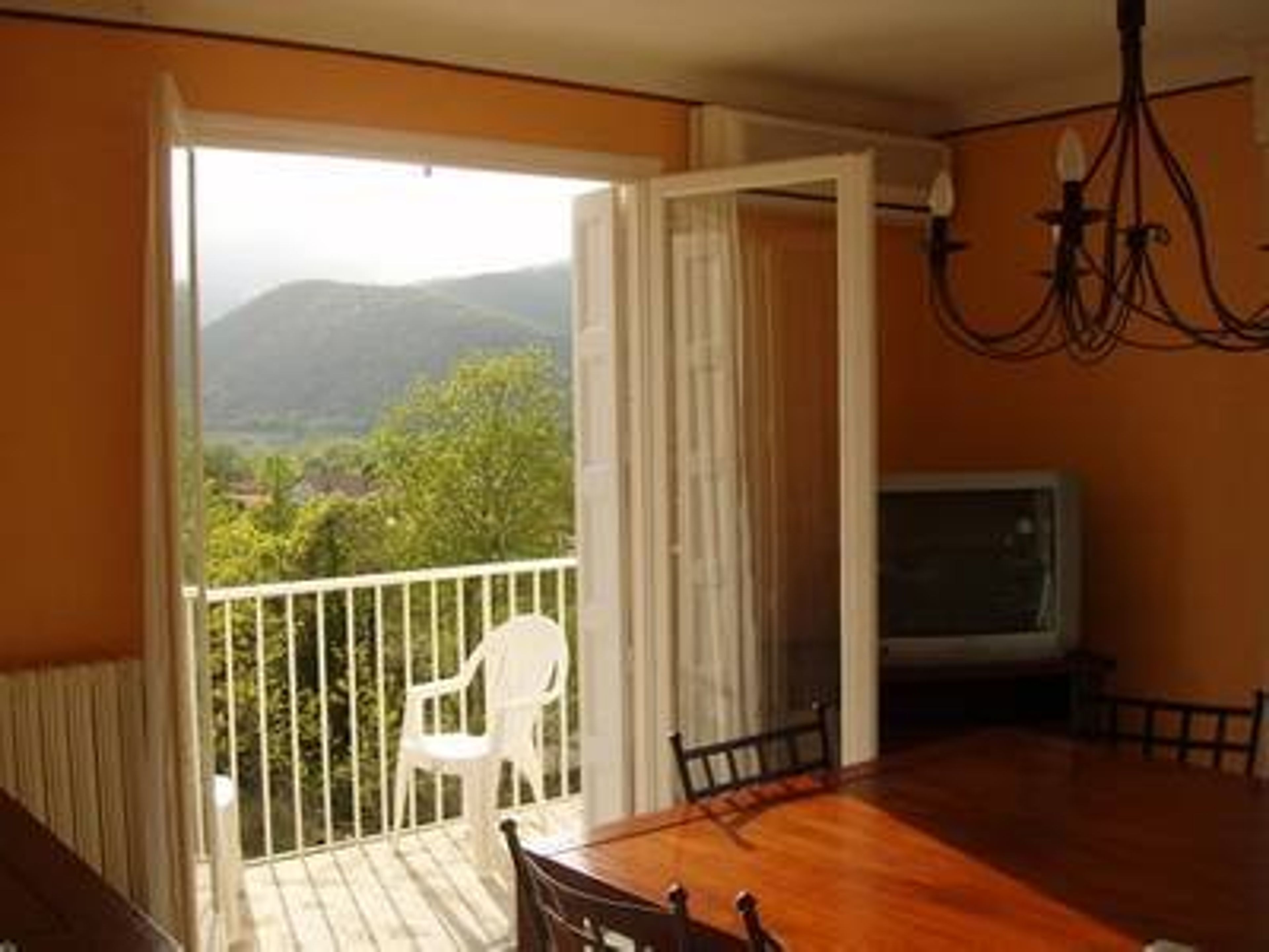 Dining area, view to the West