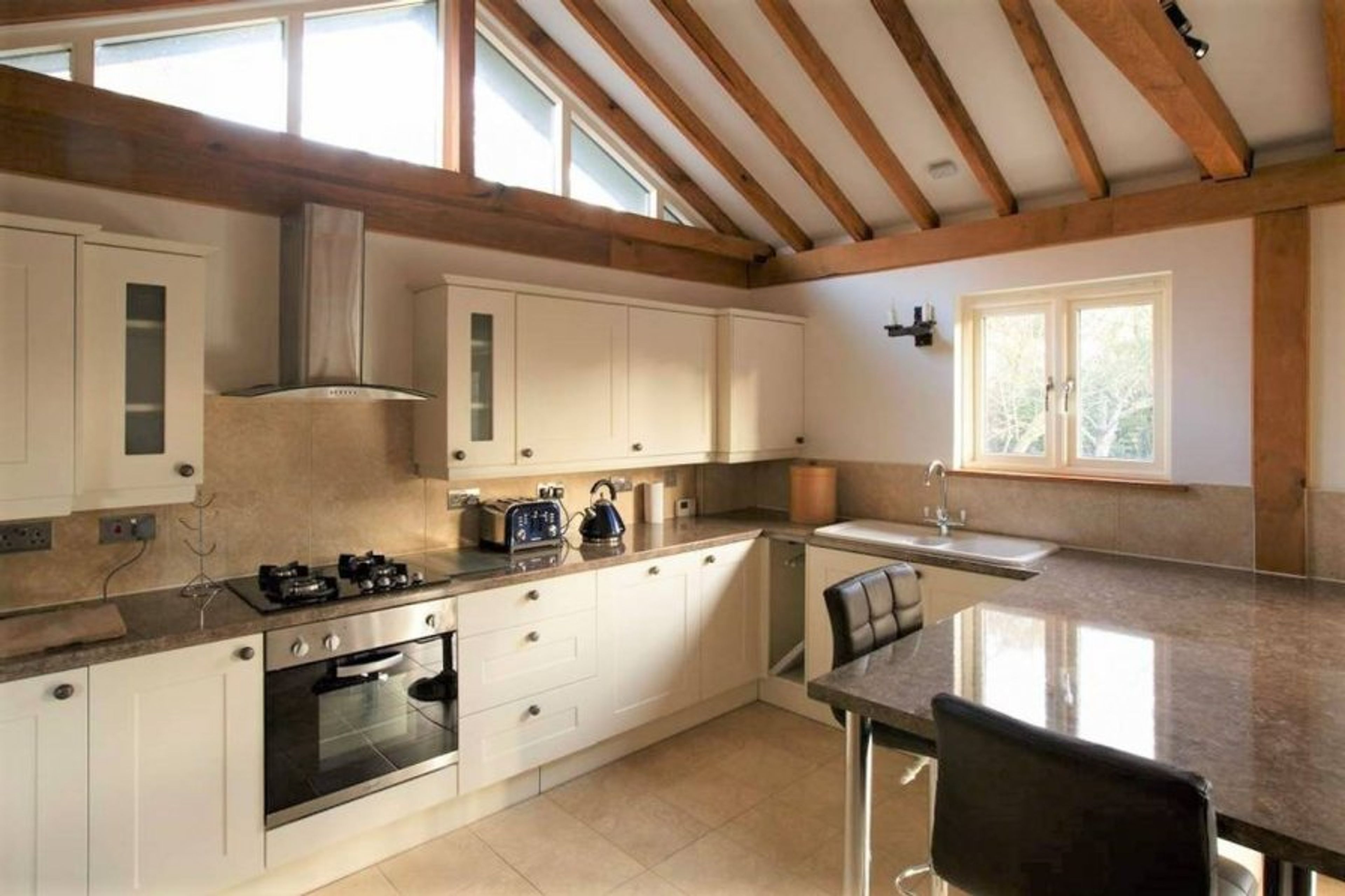 The kitchen with built in oven, washing machine/tumble dryer, fridge