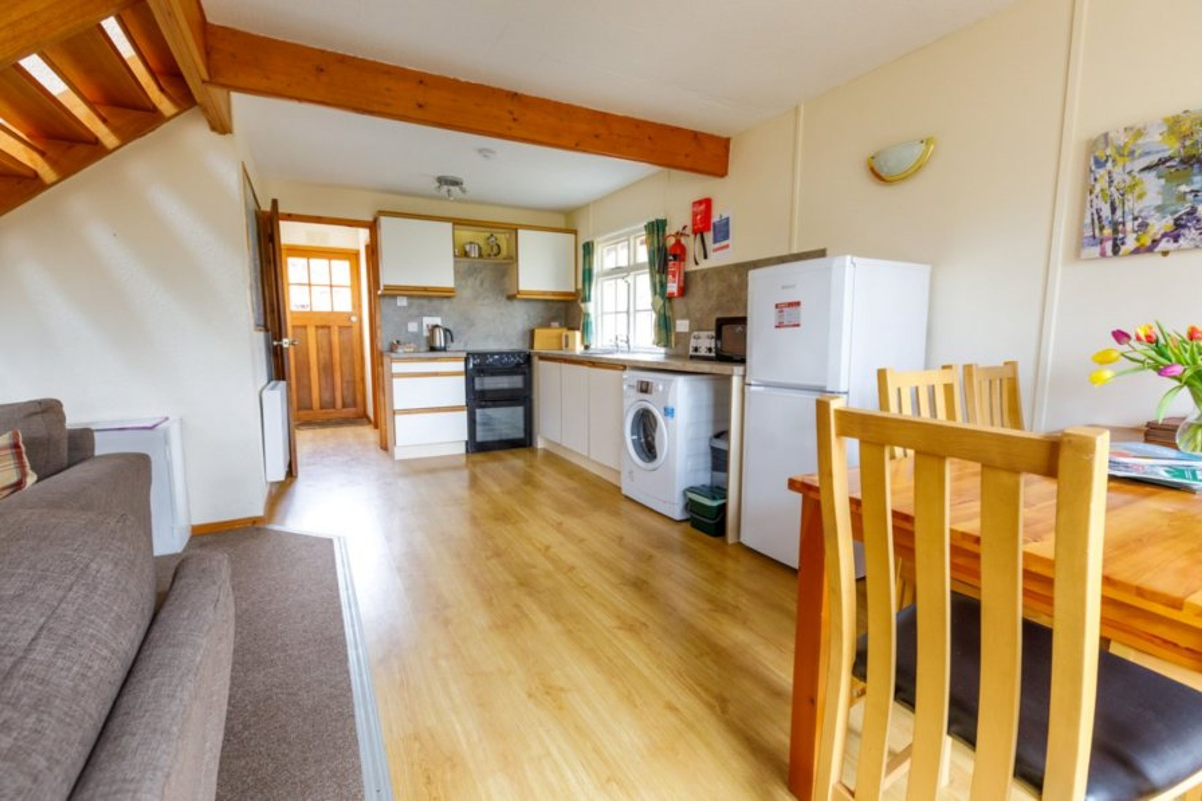 Fully equipped kitchen with washing machine, freeview TV, wi-fi