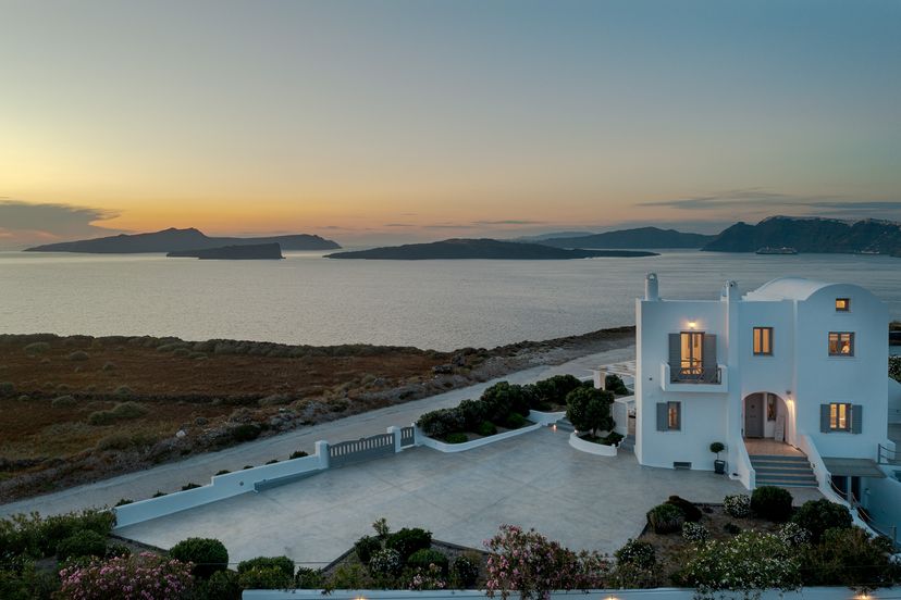 Villa in Greece, Akrotiri (Santorini): Deluxe villa with caldera views and private pool