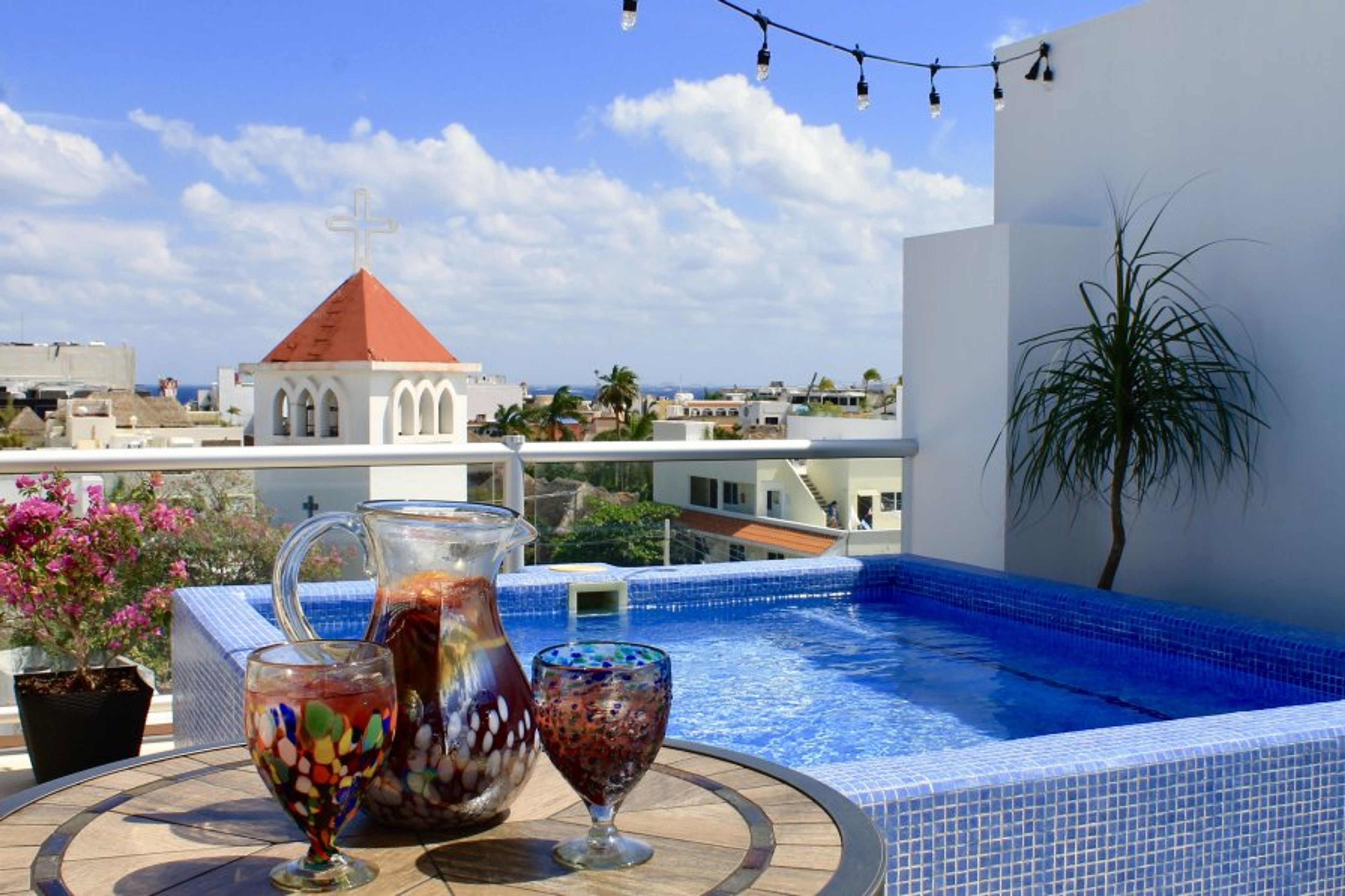 ENJOY A SANGRIA FROM WHILE ENJOYING THE OCEAN BREEZE ON THE ROOFTOP