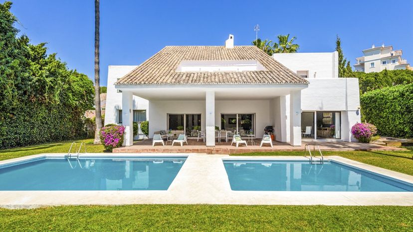 Villa in Nueva Andalucía, Spain