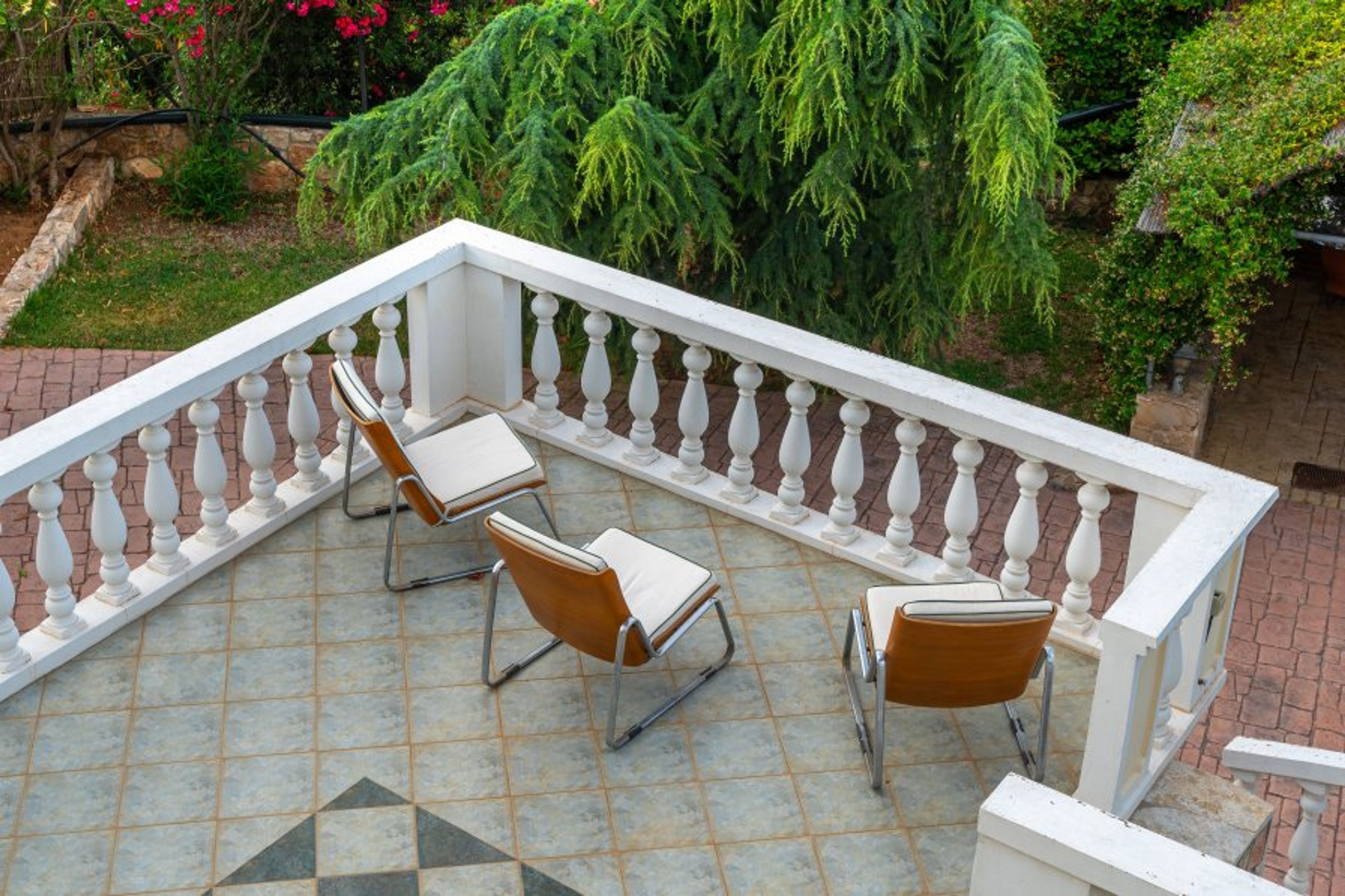 24-Level 1 balcony