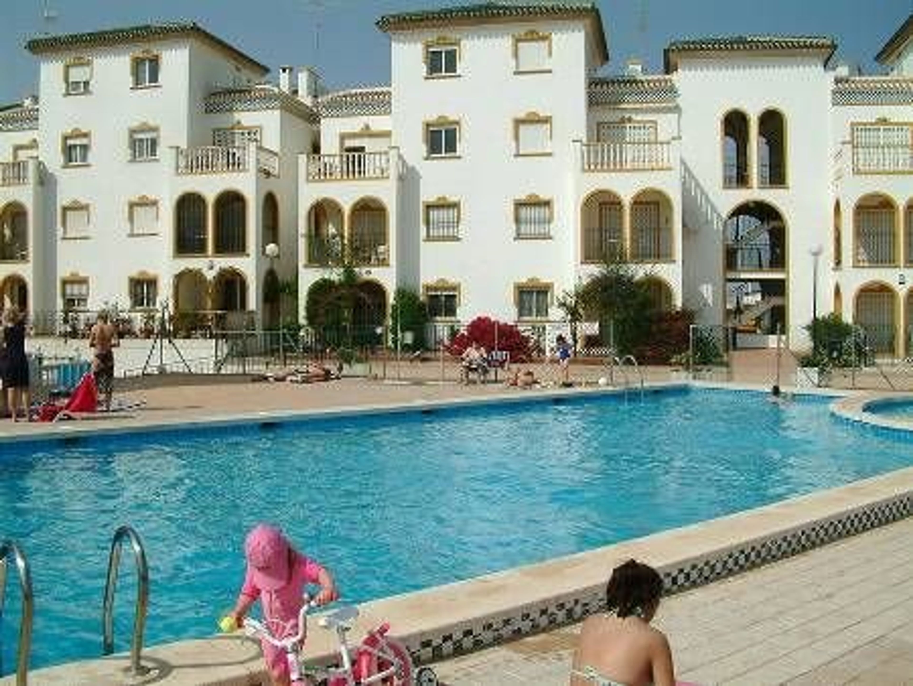 Luxurious 3 bedroomed apartment with balcony.